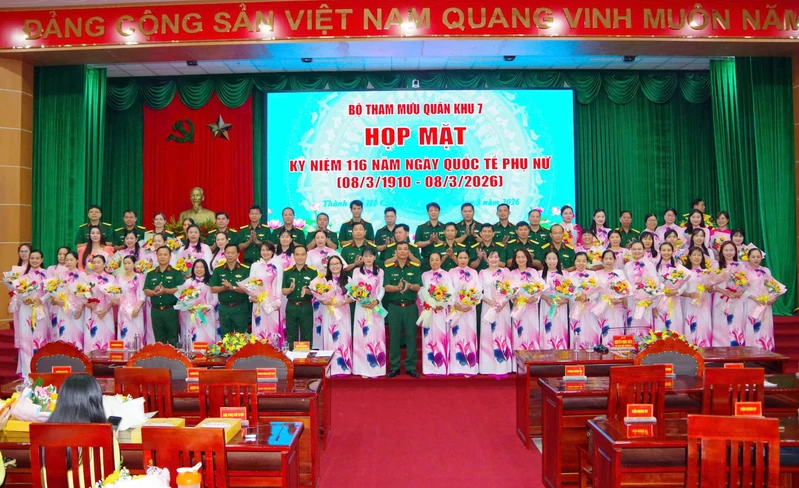 Bộ Tham mưu Quân khu gặp mặt kỷ niệm 116 năm ngày Quốc tế Phụ nữ 