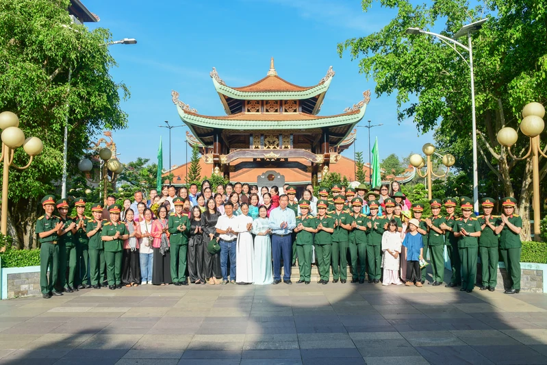 Công ty Đông Hải tổ chức hoạt động giao lưu về nguồn kỷ niệm 116 năm ngày Quốc tế Phụ nữ