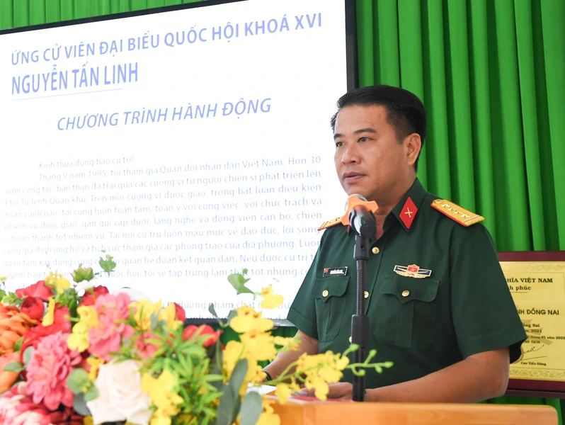 Đại tá Nguyễn Tấn Linh, Phó Tư lệnh Quân khu 7 tiếp xúc cử tri tại xã Xuân Đông và Cẩm Mỹ (tỉnh Đồng Nai) 