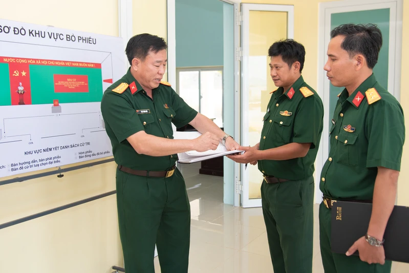 Đoàn công tác Quân khu 7 kiểm tra công tác bầu cử tại Bộ CHQS tỉnh Lâm Đồng