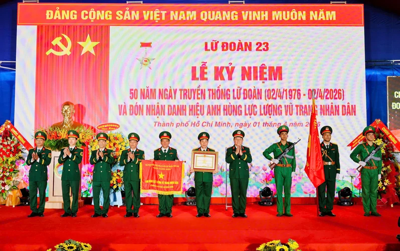 Lữ đoàn 23 đón nhận danh hiệu Anh hùng Lực lượng vũ trang Nhân dân 