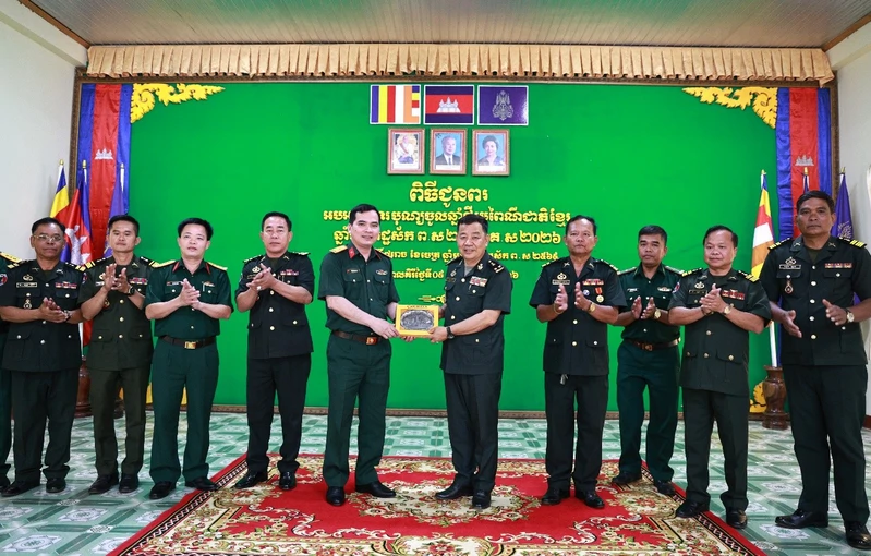 Binh đoàn 16 thăm, chúc Tết các đơn vị quân đội Hoàng gia Vương quốc Campuchia
