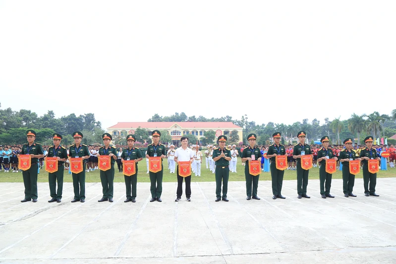 Quân khu 7 khai mạc vòng chung kết bóng đá, bóng chuyền chào mừng kỷ niệm ngày giải phóng miền Nam