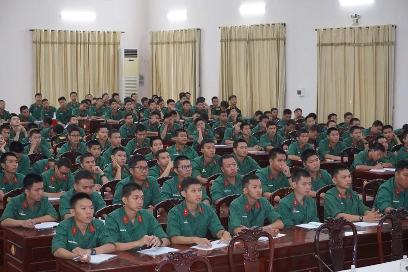 Tòa án Quân sự Quân Khu 7 tuyên truyền, phổ biến giáo dục pháp luật cho chiến sĩ mới