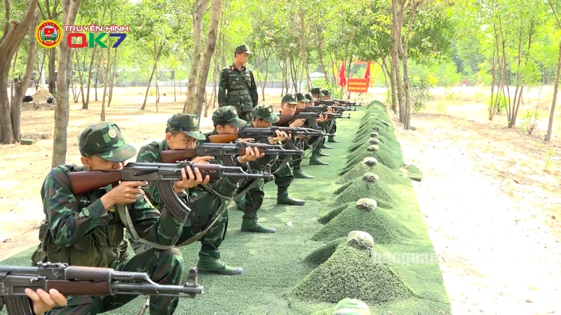 Chiến sĩ trẻ miệt mài, hăng say huấn luyện