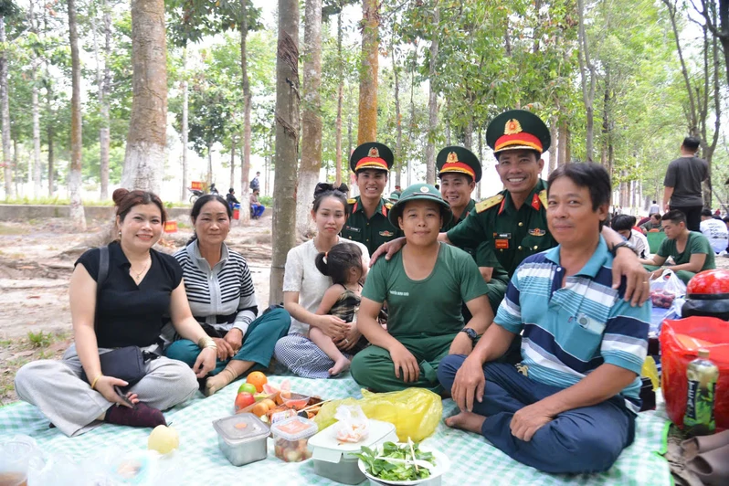 Trung đoàn 4, Sư đoàn 5 tích cực phối hợp với gia đình, địa phương trong quản lý, rèn luyện chiến sĩ