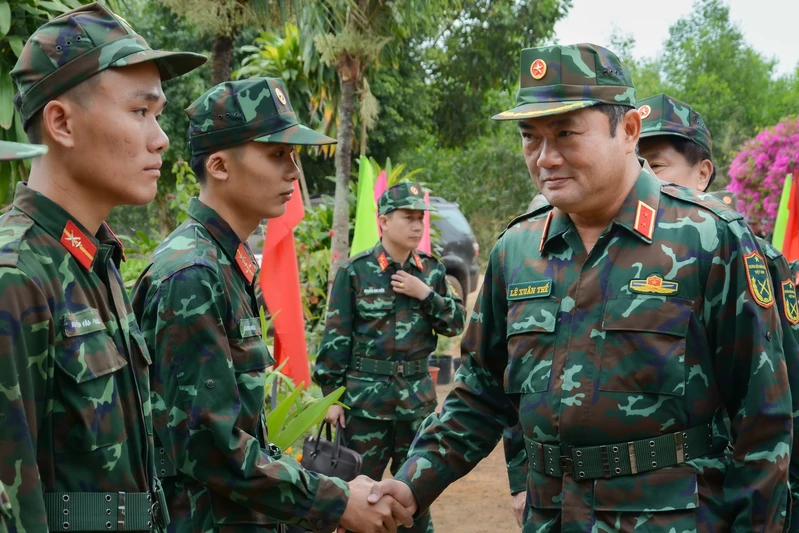 Trung tướng Lê Xuân Thế, Ủy viên Ban Chấp hành Trung ương Đảng, Tư lệnh Quân khu 7 được chỉ định tham gia Quân ủy Trung ương