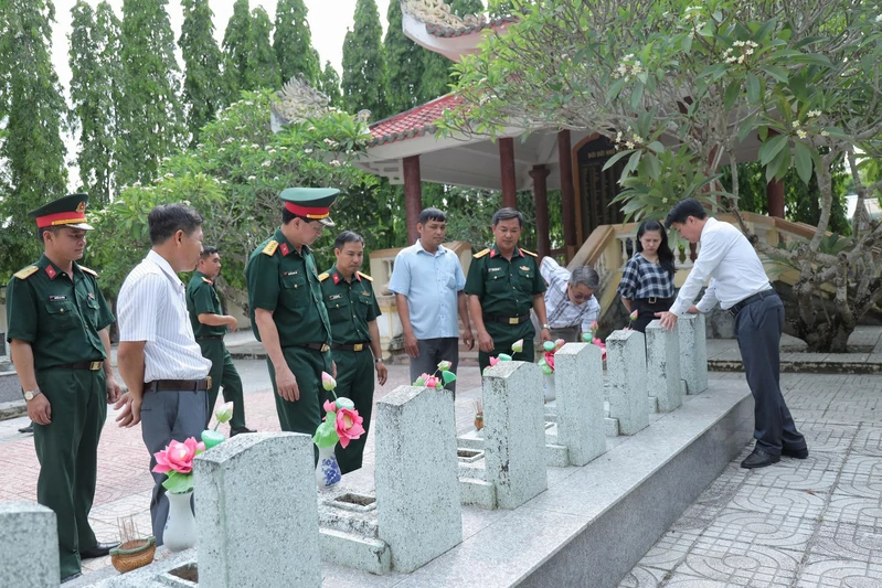 Tỉnh Tây Ninh khảo sát mộ liệt sĩ chưa xác định danh tính