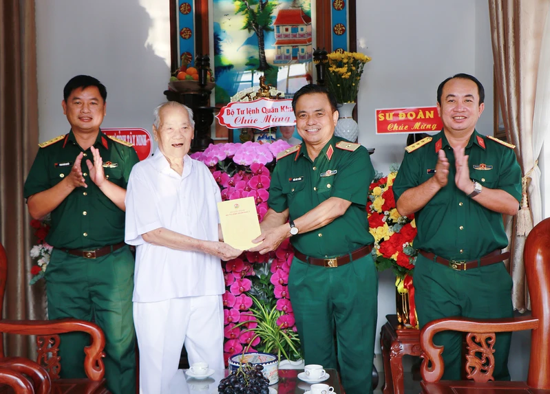 Quân khu 7 chúc mừng sinh nhật lần thứ 90 Ngài Đầu sư Thượng Tám Thanh