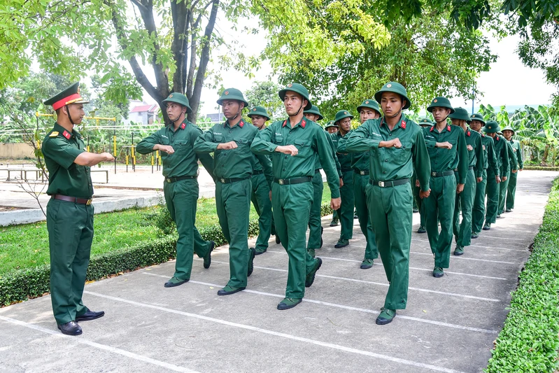 Rèn luyện bản lĩnh từ những giọt mồ hôi trên thao trường