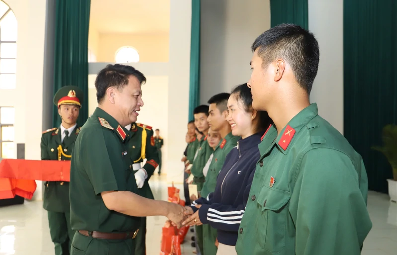 Bộ CHQS tỉnh Lâm Đồng gặp mặt gia đình chiến sĩ mới 