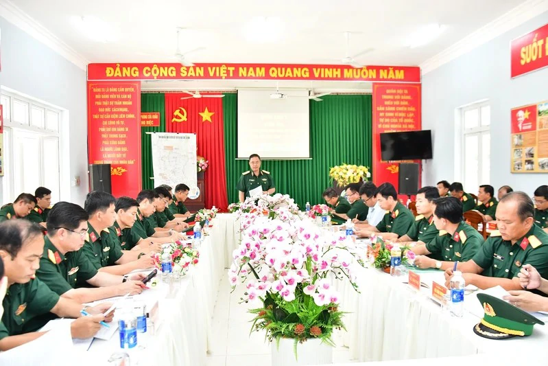 Bộ Tư lệnh Quân khu kiểm tra, nắm tình hình tại khu dân cư Chàng Riệc, tỉnh Tây Ninh
