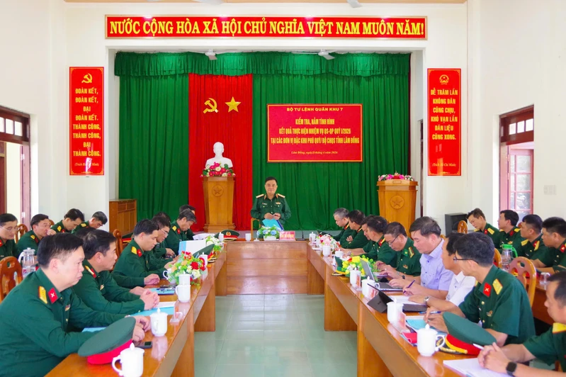 Bộ Tư lệnh Quân khu 7 kiểm tra công tác quân sự, quốc phòng tại Đặc khu Phú Quý