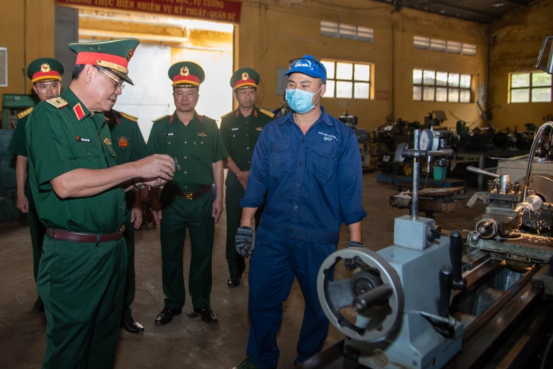 Bộ Tư lệnh Quân khu kiểm tra Xưởng Z735