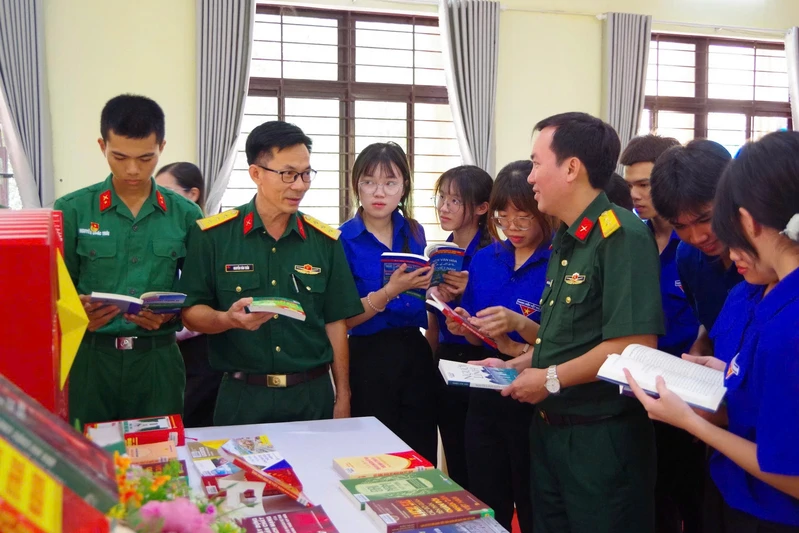 Trung đoàn 271 tổ chức chương trình Ngày Sách và Văn hóa đọc Việt Nam lần thứ 5