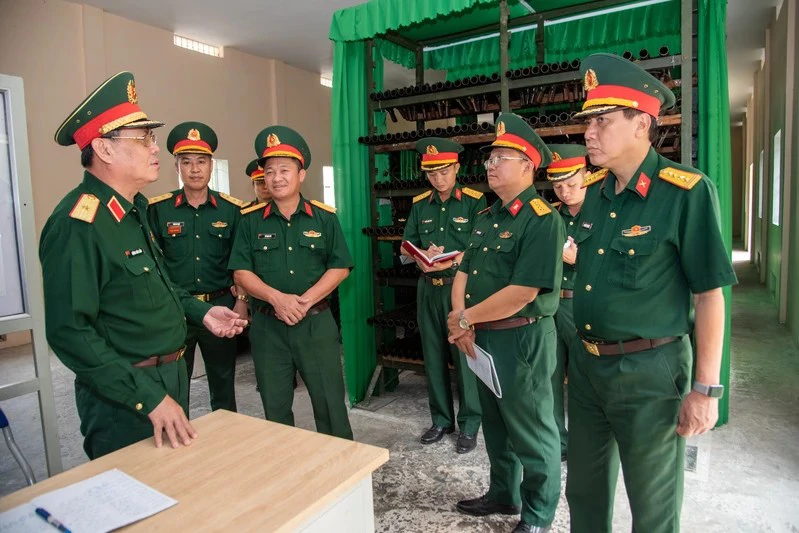 Thiếu tướng Đặng Văn Lẫm kiểm tra nắm tình hình thực hiện nhiệm vụ Kho K75