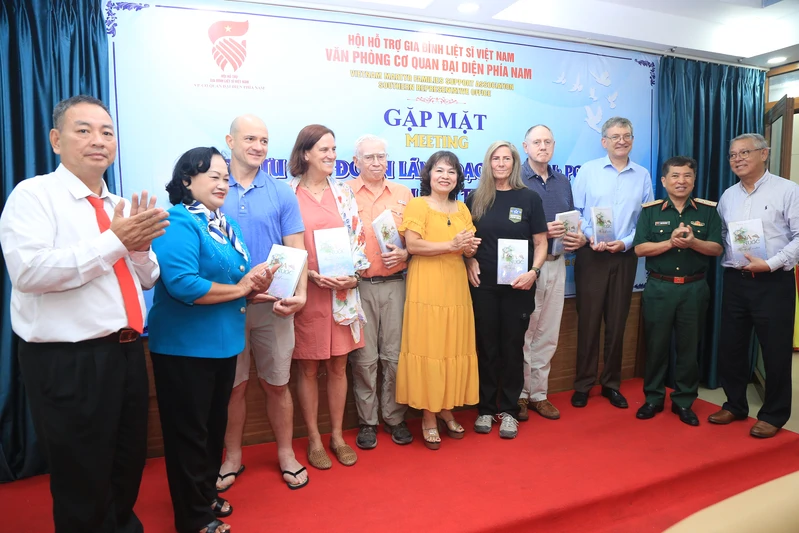 Hội Hỗ trợ gia đình liệt sĩ Việt Nam giao lưu với Tổ chức Mission POW/MIA