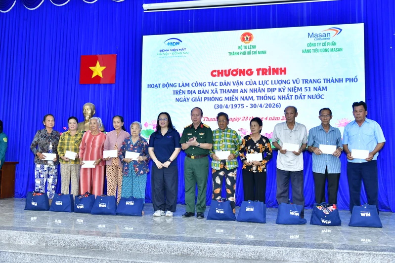 LLVT thành phố tăng cường gắn bó với quân dân