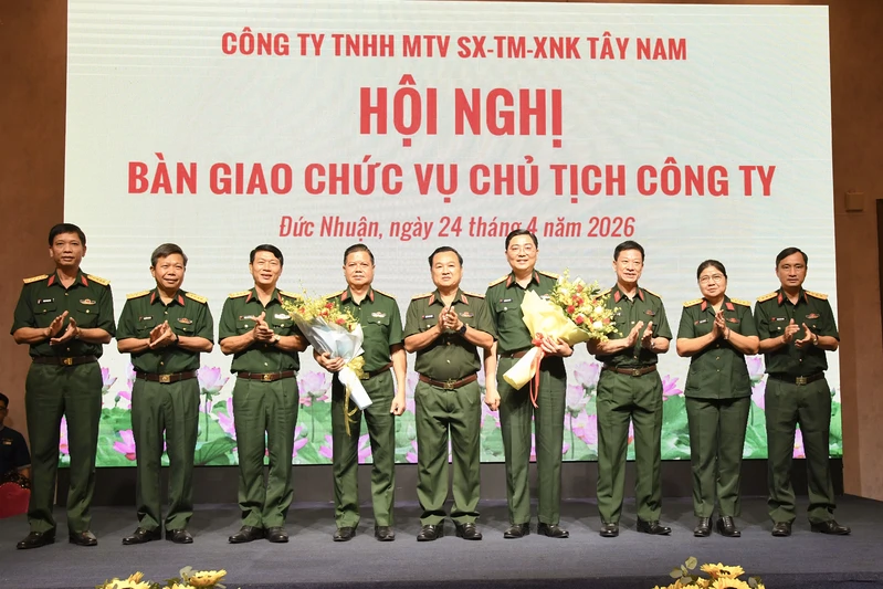 Bàn giao chức vụ Chủ tịch Công ty Tây Nam