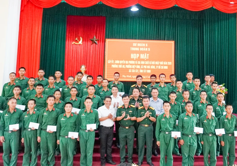 Sư đoàn 5 gắn kết với địa phương, gia đình chiến sĩ mới