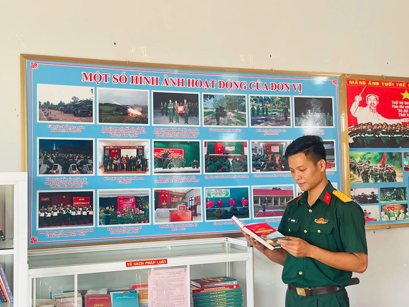  Rèn bản lĩnh người lính qua trang sách