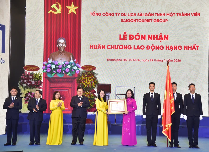 Saigontourist Group đón nhận Huân chương Lao động hạng Nhất lần thứ 2