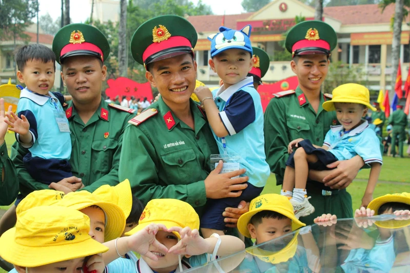 Tuổi trẻ LLVT Quân khu: Tự hào truyền thống, tiếp bước cha anh