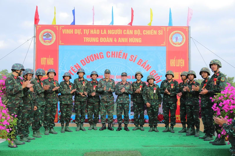 Trung đoàn 4, Sư đoàn 5 kiểm tra bắn đạn thật cho chiến sĩ mới