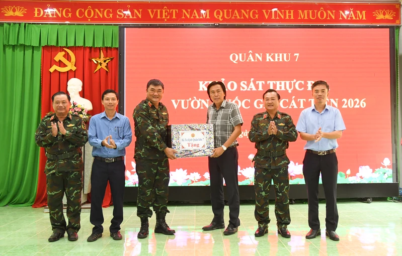 Bộ Tư lệnh Quân khu 7 thăm, tặng quà các cơ quan, đơn vị tại tỉnh Đồng Nai