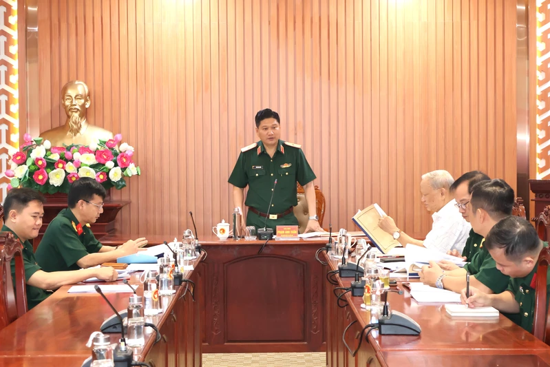 Cục Chính trị Quân khu chỉnh sửa, bổ sung bản thảo công trình “Tổng kết CTĐ, CTCT trong LLVT Quân khu 7 giai đoạn 2000 – 2025"