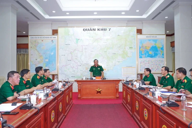 Quân khu 7 triển khai chương trình “Chuyến bay màu xanh - Tri ân quá khứ, vững bước tương lai số”