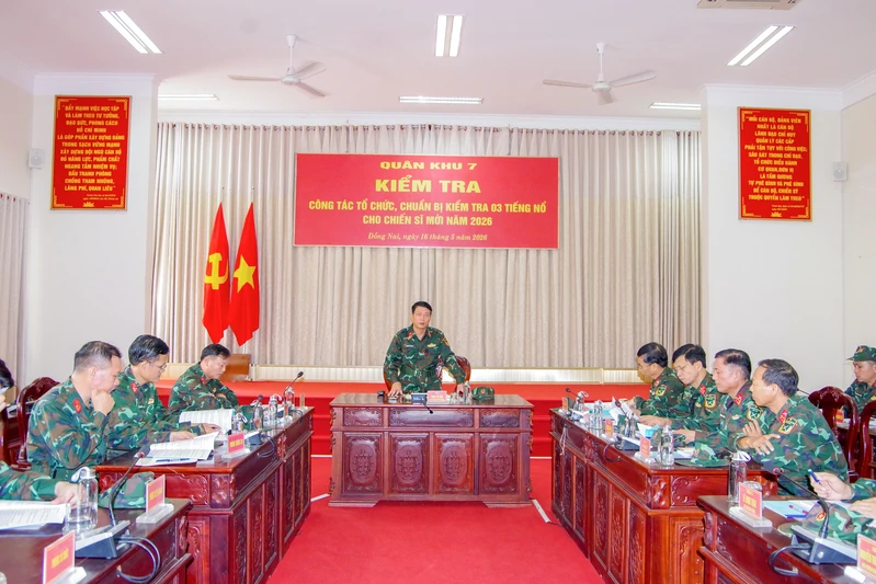 Quân khu 7 kiểm công tác chuẩn bị kiểm tra “3 tiếng nổ” cho chiến sĩ mới tại Lữ đoàn 26 và Sư đoàn 309