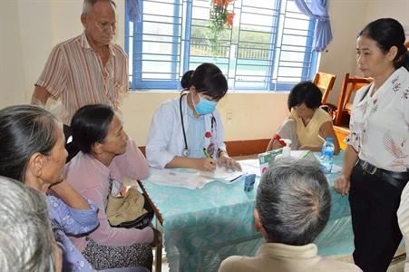 Bệnh viện Quân dân y miền Đông hỗ trợ đồng bào xã Long Giao, huyện Cẩm Mỹ, tỉnh Đồng Nai gần 100 triệu đồng