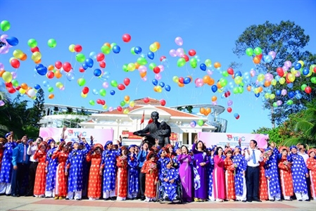 Lễ cưới tập thể 100 đôi thanh niên công nhân, đoàn viên, thanh niên hoàn cảnh khó khăn