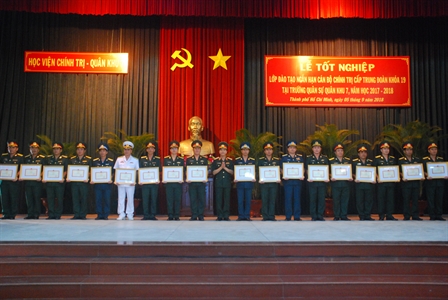 Trường Quân sự Quân khu 7 tổ chức Lễ tốt nghiệp Lớp đào tạo cán bộ chính trị cấp Trung đoàn