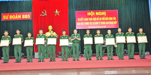 Sư đoàn 5: Sơ kết 5 năm đổi mới công tác giáo dục chính trị