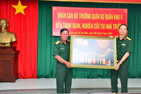 Trường Quân sự Quân khu 7 trao đổi kinh nghiệm trong thực hiện nhiệm vụ đào tạo