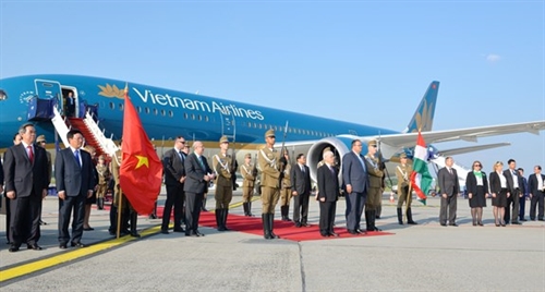 Tổng Bí thư Nguyễn Phú Trọng bắt đầu chuyến thăm chính thức Hungary