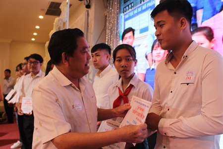 Tỉnh Đồng Nai: 320 học bổng cho học sinh nghèo khó khăn năm học 2018-2019