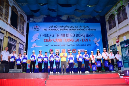 Hơn 3.000 người đi bộ đồng hành “Chắp cánh tương lai” 2018
