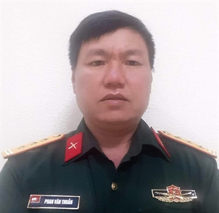 Sĩ quan trả lại của rơi