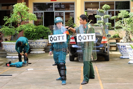 Huyện Hóc Môn, Thành phố Hồ Chí Minh huấn luyện dân quân xử trí tình huống gây rối, biểu tình, bạo loạn