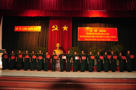 Quân khu 7 bế giảng lớp bồi dưỡng kiến thức quốc phòng và an ninh khóa 13