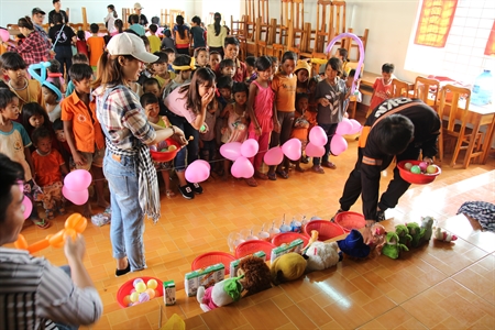 Mang niềm vui đến đồng bào vùng cao