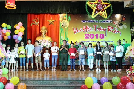 Cục Chính trị Quân khu 7 tổ chức “Vui hội trăng rằm” đón Tết Trung thu cho các cháu thiếu nhi
