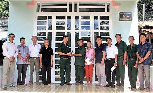 Nhà nghĩa tình đồng đội tặng CCB Nguyễn Kim Hùng