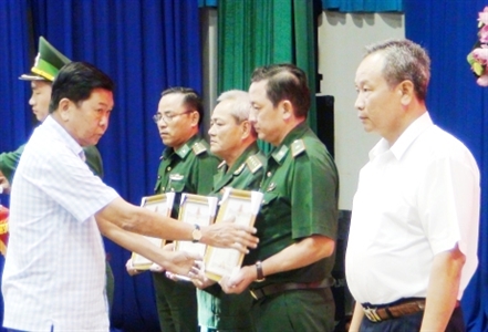 Tỉnh Long An gặp mặt điển hình tiên tiến thực hiện “Ngày biên phòng toàn dân”
