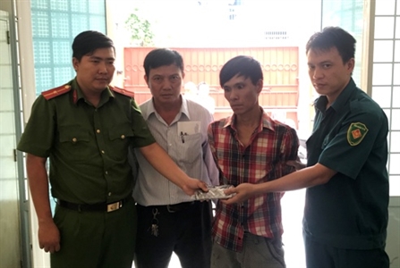 Dân quân phường Hòa Thạnh bắt cướp