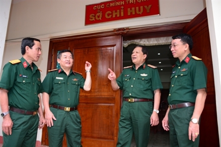 Đoàn Cục Chính sách làm việc với Cục Chính trị Quân khu 7