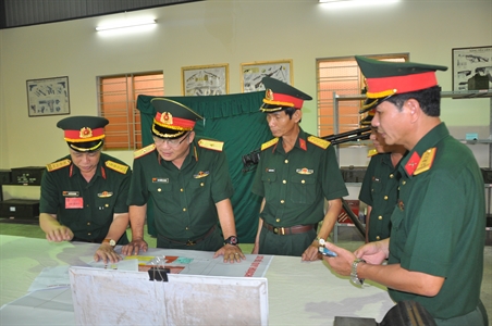 Cục Kỹ thuật Quân khu 7 chấm điểm hội thi Trạm sửa chữa vũ khí trang bị kỹ thuật năm 2018